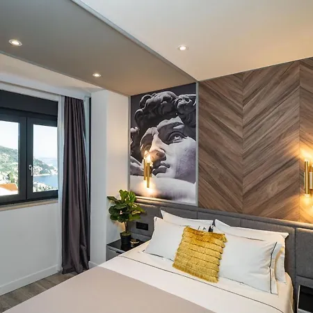Lux Kalifa 5 Star Exquisite *